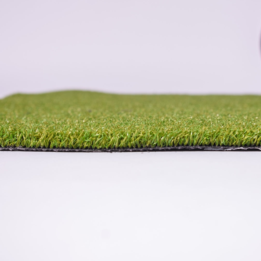 GolfBays 11mm putting turf, side view of the pile