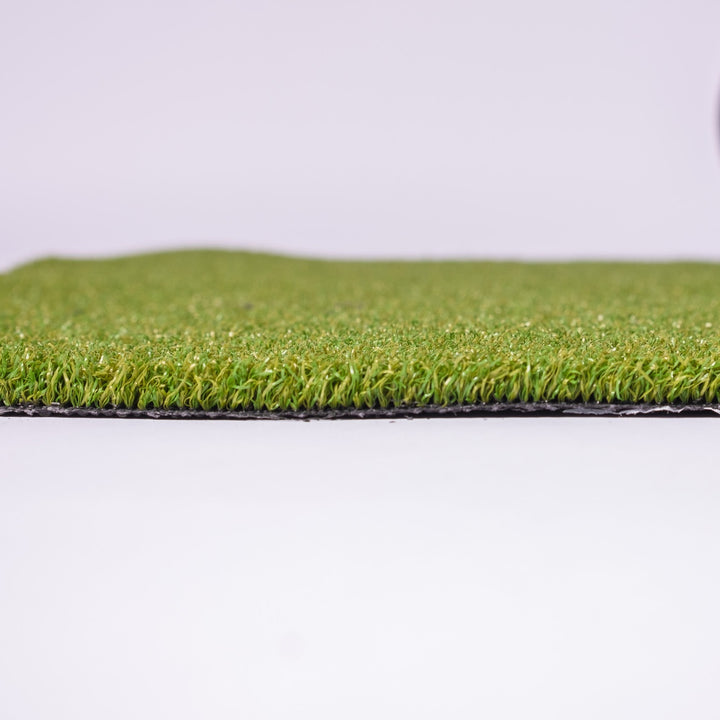 GolfBays 11mm putting turf, side view of the pile