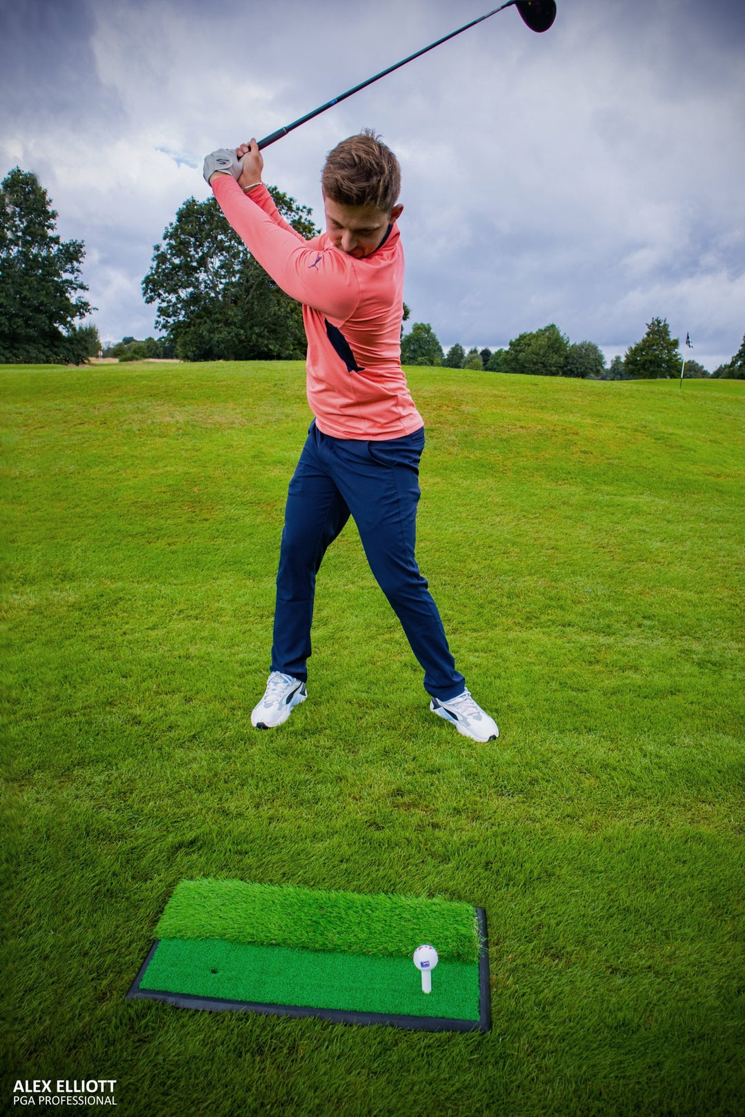 PGA TOUR Launch Pad Pro 2 In 1 Mat - Open Golfer
